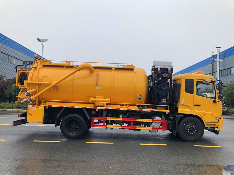 國六東風(fēng)天錦15方清洗吸污車帶副發(fā)