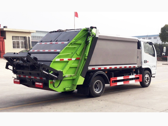 東風(fēng)多利卡壓縮式垃圾車