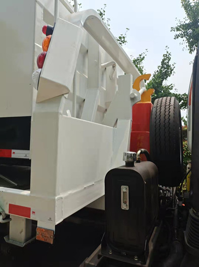 大運(yùn)勾臂式垃圾車