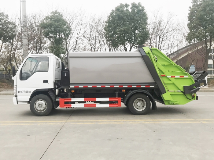 五十鈴壓縮式垃圾車(chē)