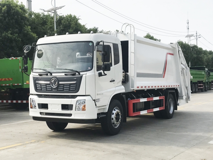 東風(fēng)天錦壓縮式垃圾車