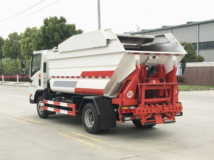 大運8立方后掛桶式垃圾車