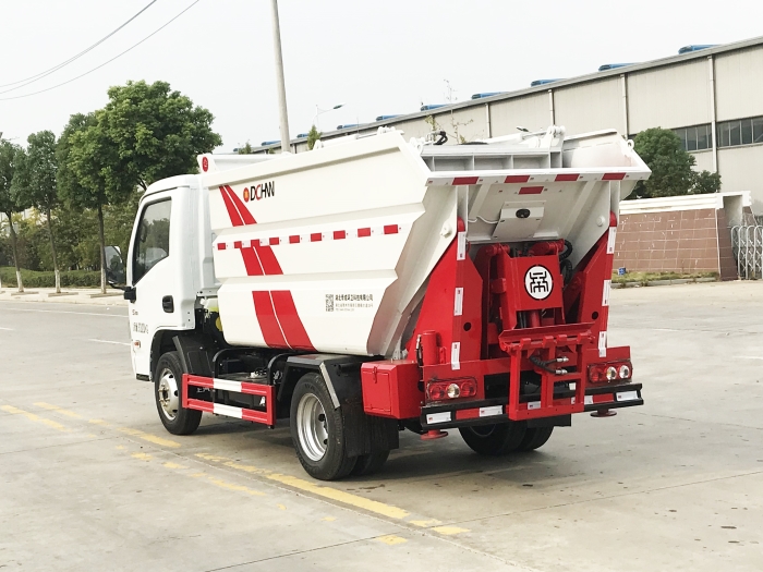躍進(jìn)自裝卸式垃圾車