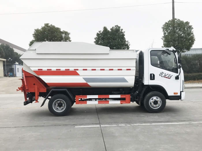 解放后掛桶式垃圾車