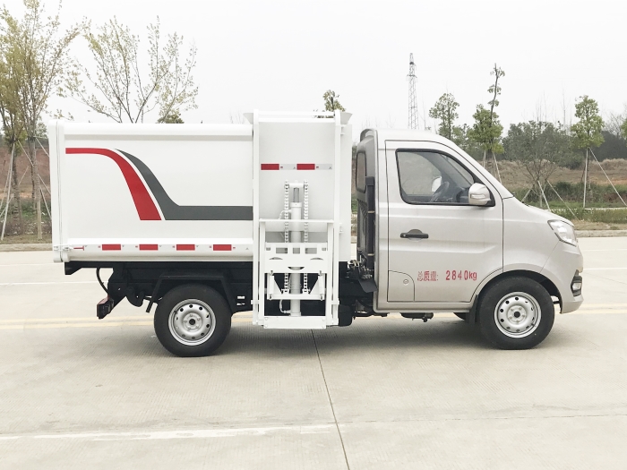 長安跨越側(cè)掛桶式垃圾車