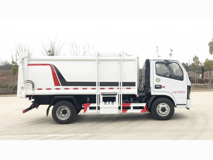 東風(fēng)多利卡側(cè)掛桶式垃圾車(chē)