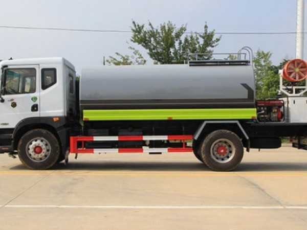 國六東風(fēng)D9 12噸 噴霧車