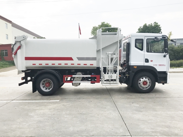 東風(fēng)多利卡D9餐廚垃圾車