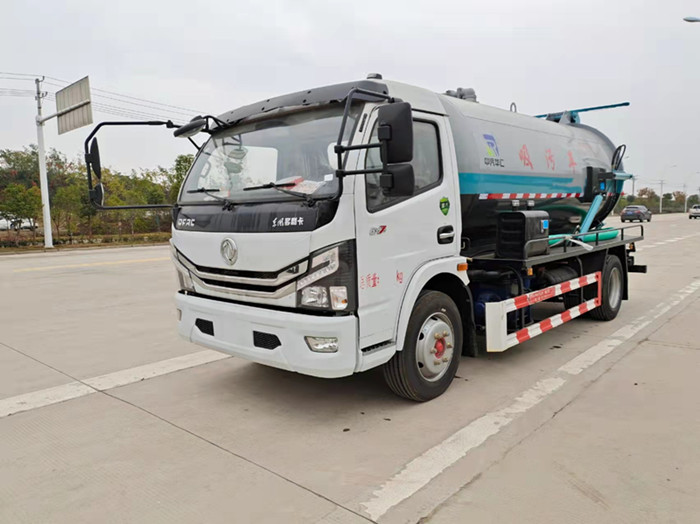 國六東風大多利卡8方吸污車