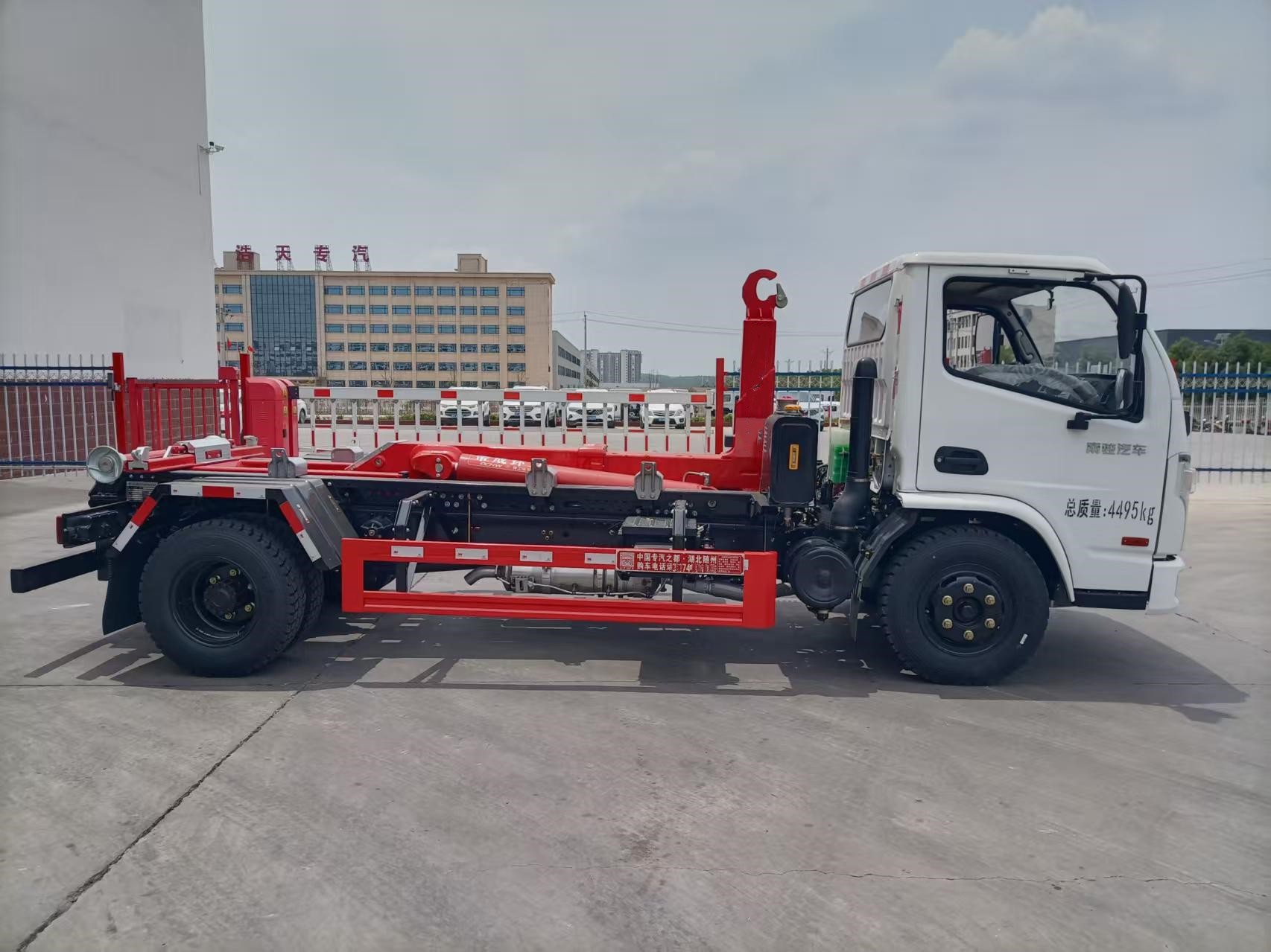 南駿黃牌勾臂式垃圾車